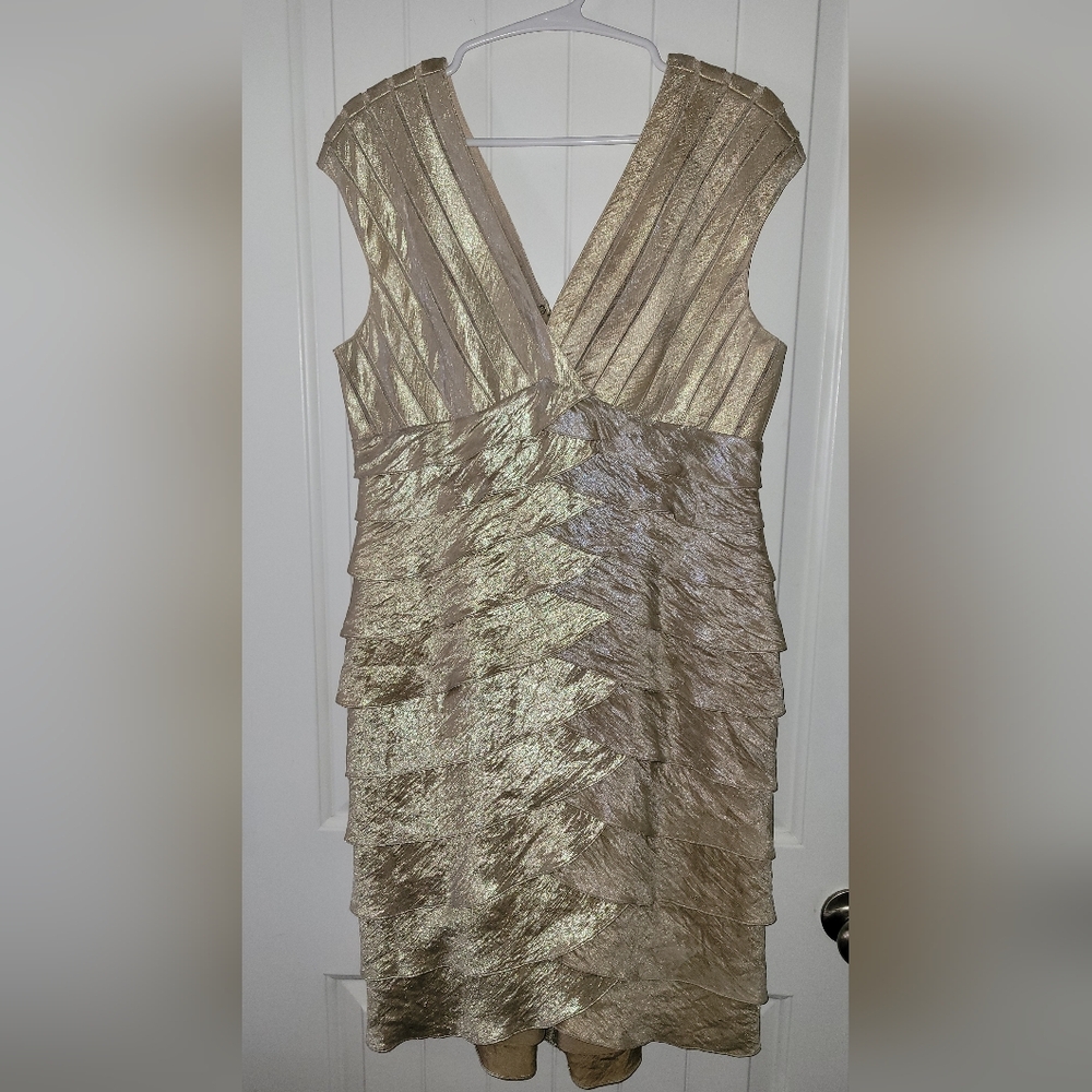 Adrianna Papell Elegant Gold Sleeveless Dress Size 12 NWOT♥️